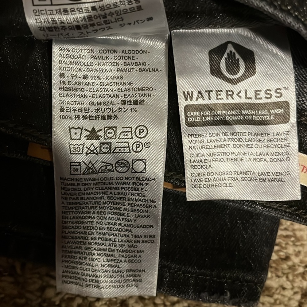 Levi’s Ribcage Jeans - Picture 8 of 8